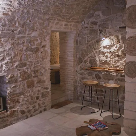 Laura Stone Nocleg ze śniadaniem