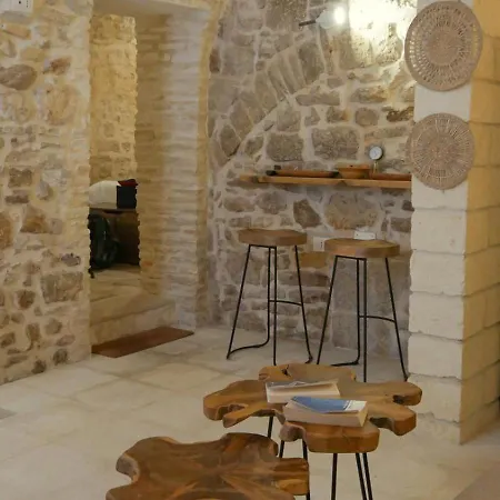 Laura Stone B&B 코라토